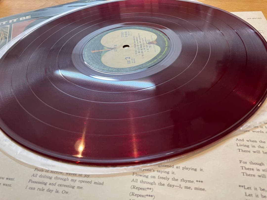 ニアミント赤盤　綺麗なレコード　レットイットビー