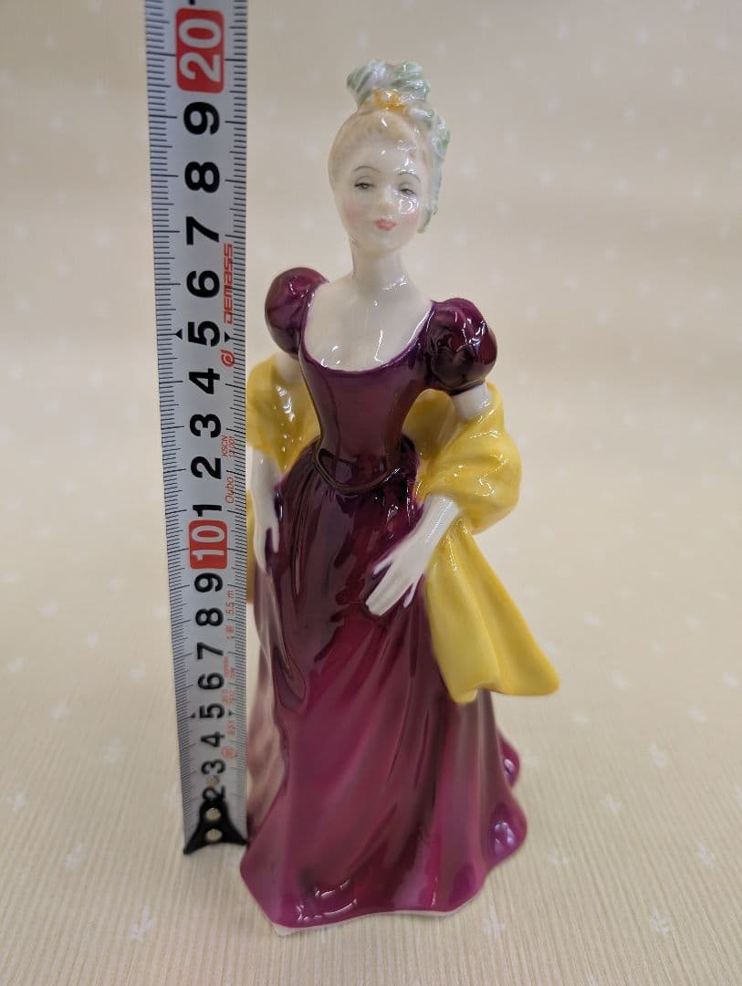 ✨️ロイヤル・ドルトン✨️フィギュリン HN 2337 HN2269