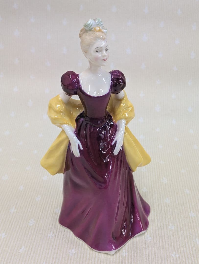 ✨️ロイヤル・ドルトン✨️フィギュリン HN 2337 HN2269