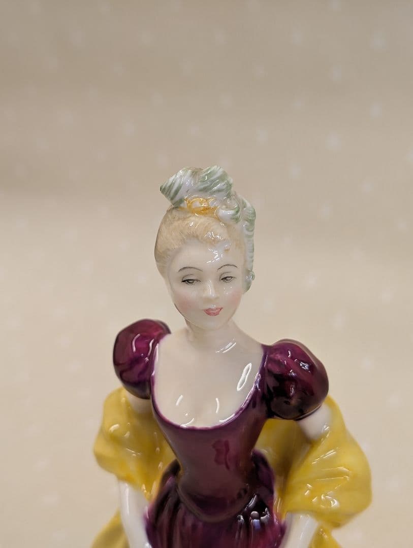 ✨️ロイヤル・ドルトン✨️フィギュリン HN 2337 HN2269