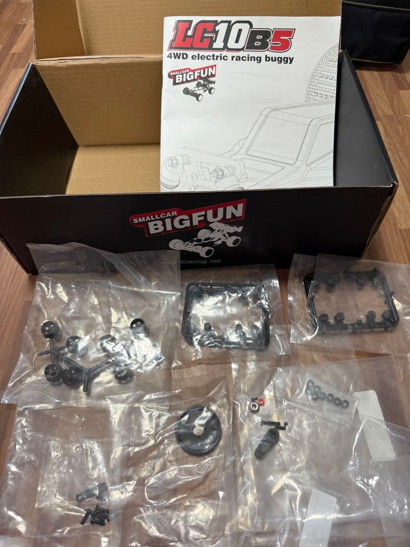 LCRACING製 LC10B5 競技用10/1バギー