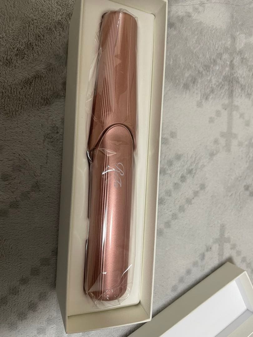 リファ　ストレートアイロン新品