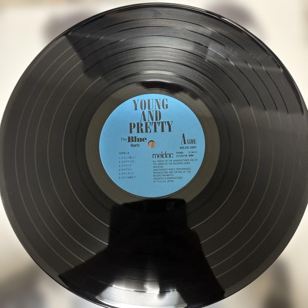 邦楽 (LP) THE BLUE HEARTS / YOUNG AND PRETTY