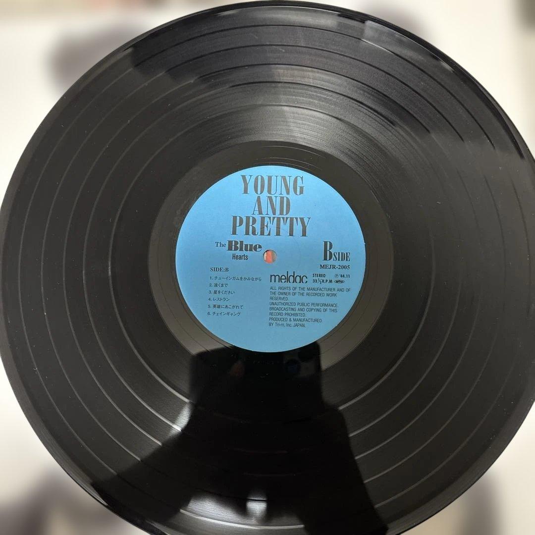 邦楽 (LP) THE BLUE HEARTS / YOUNG AND PRETTY