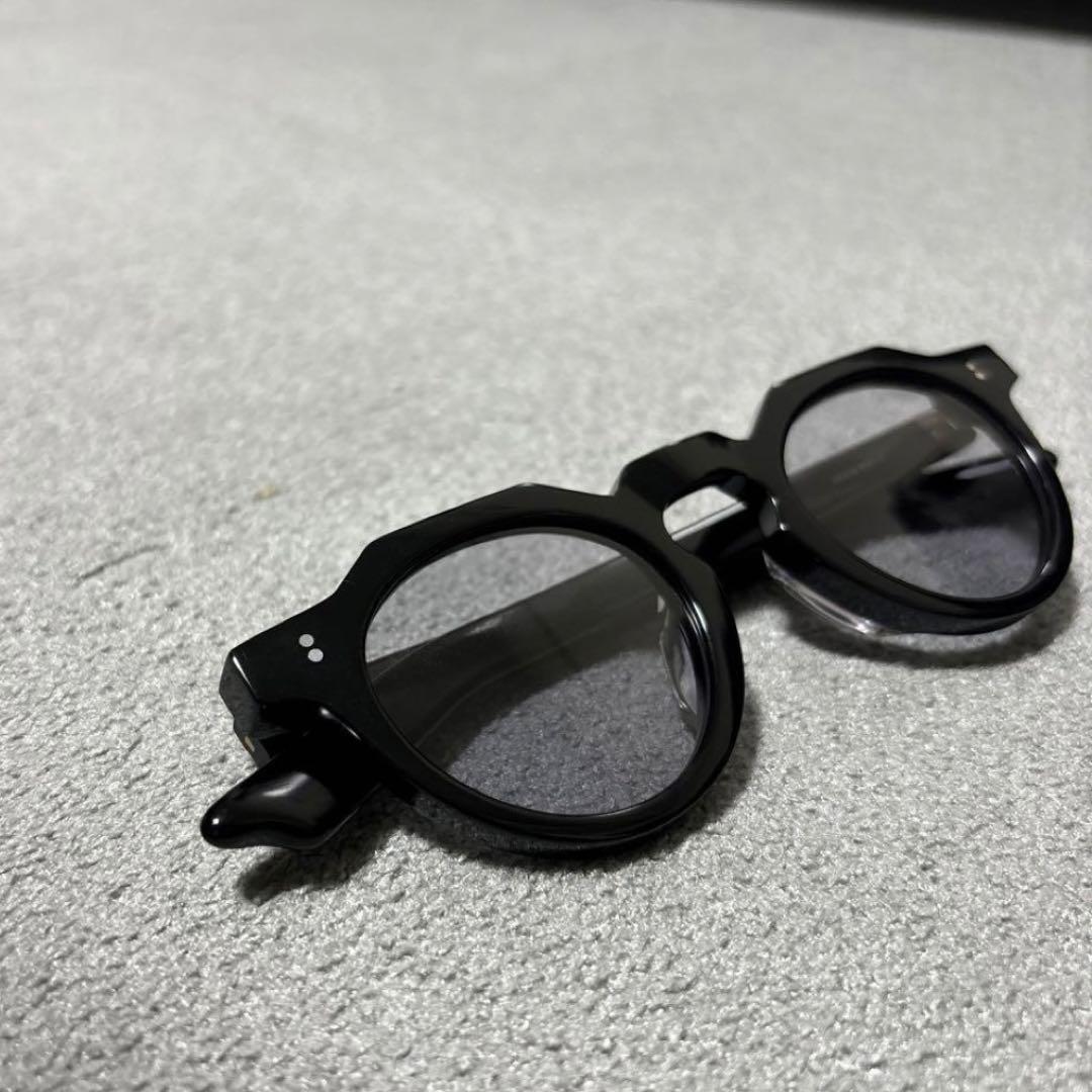 Few by NEW. F5 サングラス Black
