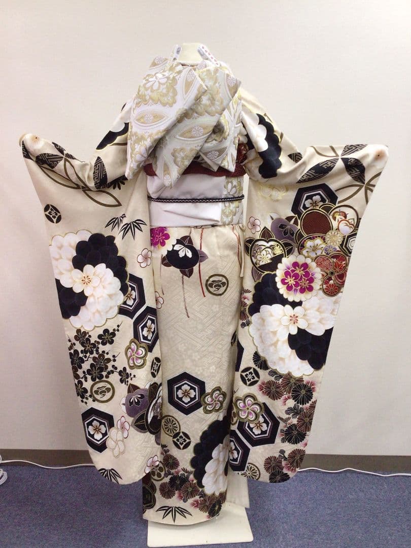 【157~170センチぐらいの方が適応サイズ】振袖フルセット　玉城ティナ　紅一点