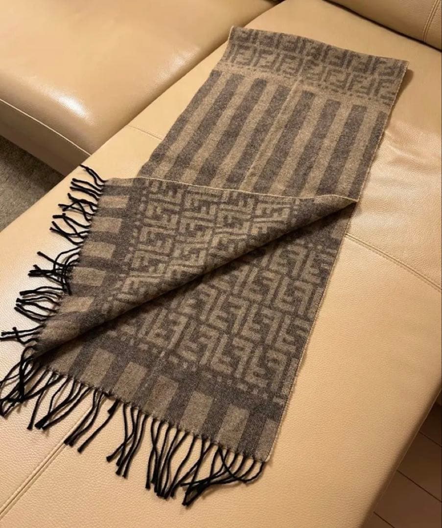 ＯＴＯＧＯＲＯ さん専用 FENDI ウール100% FF柄マフラー