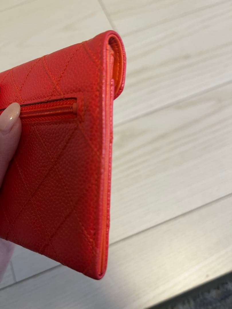 CHANEL 赤 二つ折り財布