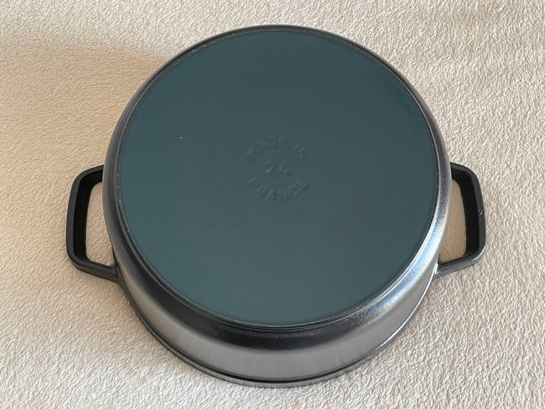 staub ストウブ　ココットラウンド　24cm 黒　ブラック