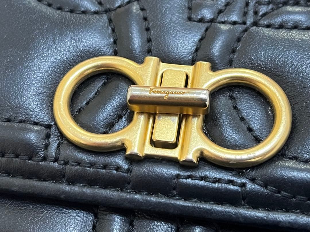 星*︎様 美品　Ferragamo フェラガモ　ミニ財布　Wガンチーニ　ガンチー