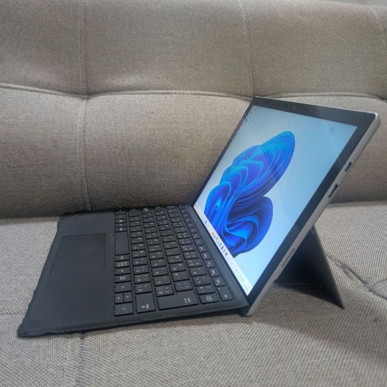 Surface Pro 7 i5 8GB 256GBタイプカバー付き2