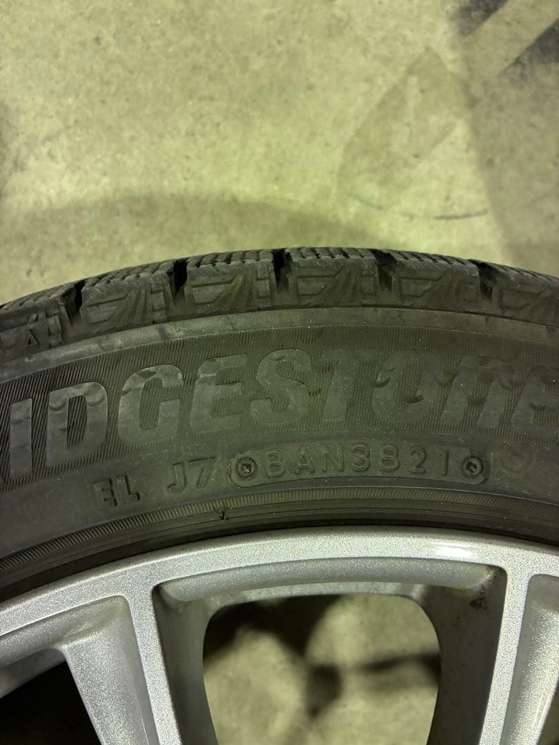 ブリヂストン BLIZZAK 225/45R18 スタッドレスタイヤ 18インチ