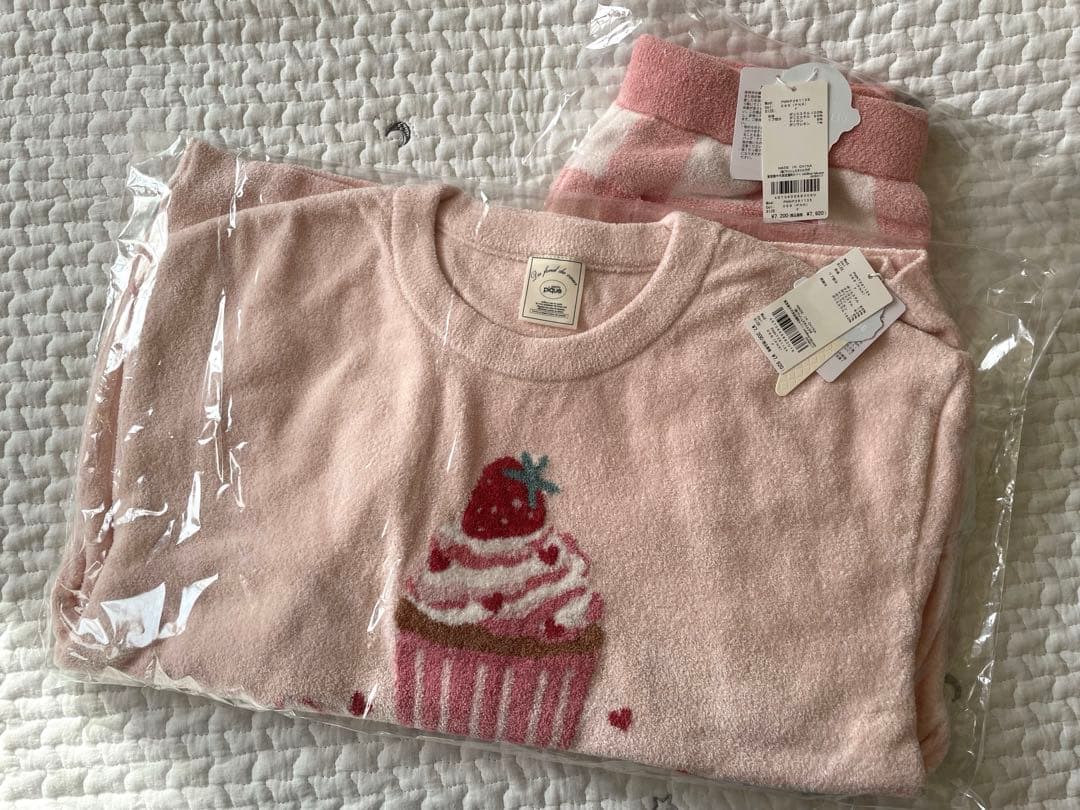 【新品】ジェラートピケ　カップケーキプルオーバー&チェック柄ショートパンツ