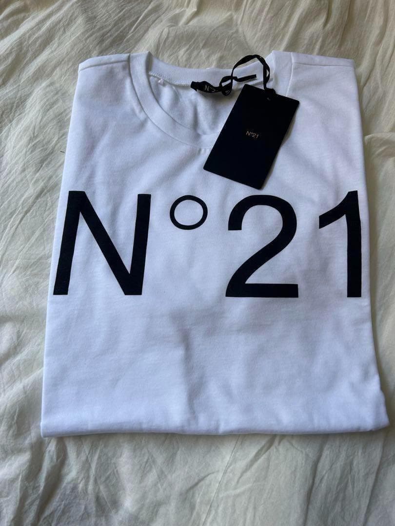 《大人もOK》N°21ロゴTシャツ