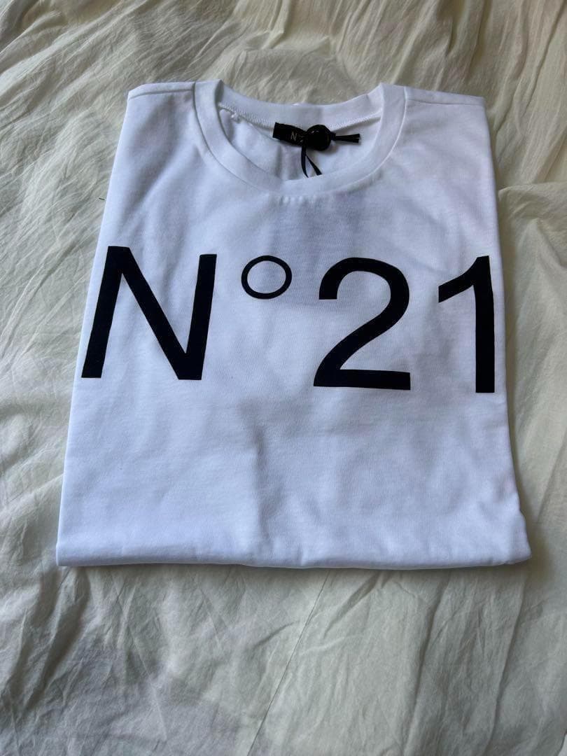 《大人もOK》N°21ロゴTシャツ