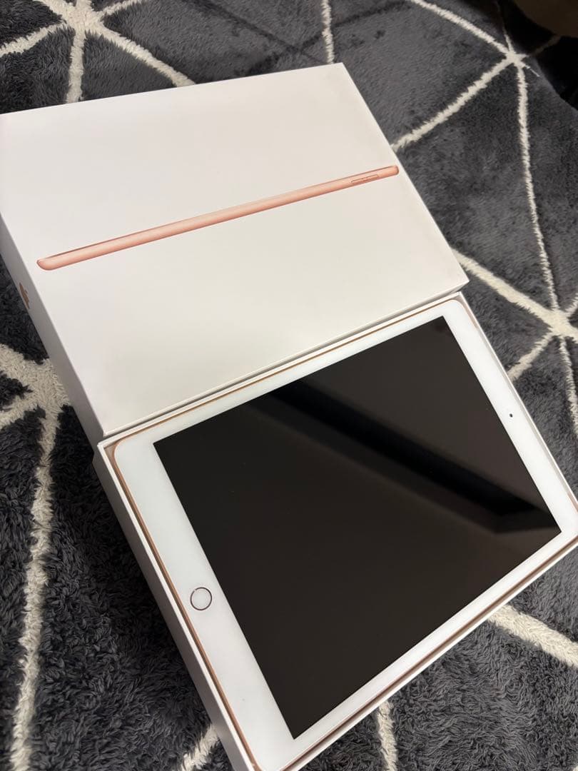 iPad (第8世代) 32GB ゴールド バッテリー良好