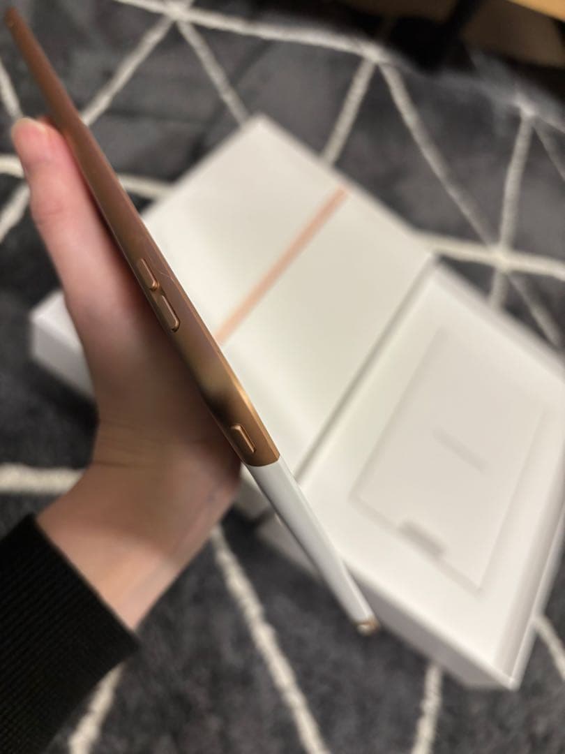 iPad (第8世代) 32GB ゴールド バッテリー良好