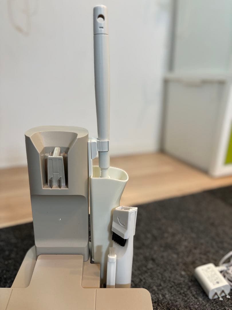 【専用】充電式サイクロンスティッククリーナー　ベージュ　替えのフィルター付き