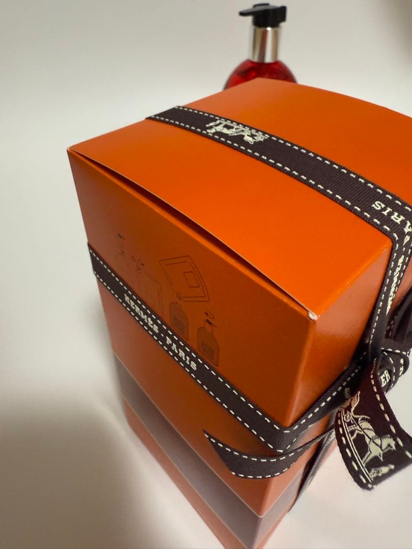 未使用品 HERMES 300mL ラバー・紙袋付き