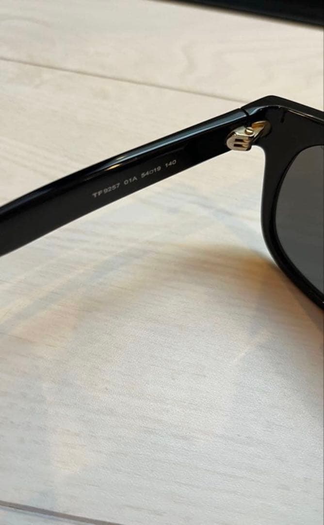 TOM FORD サングラスTF9257 01A ウェリントンサングラス