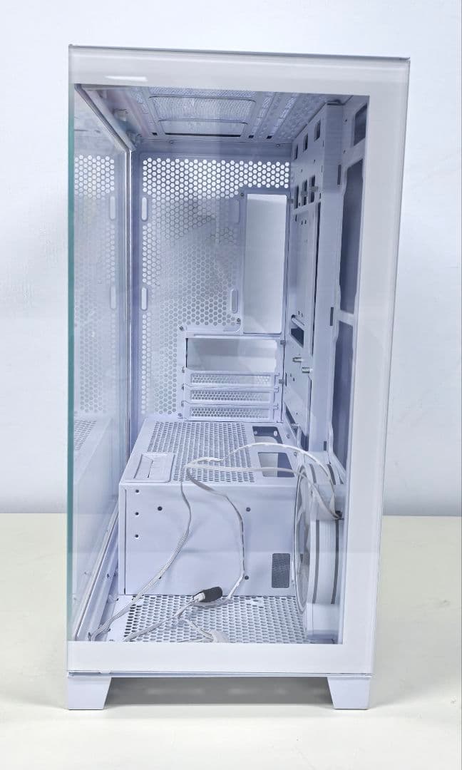 ホワイト ガラス PCケース