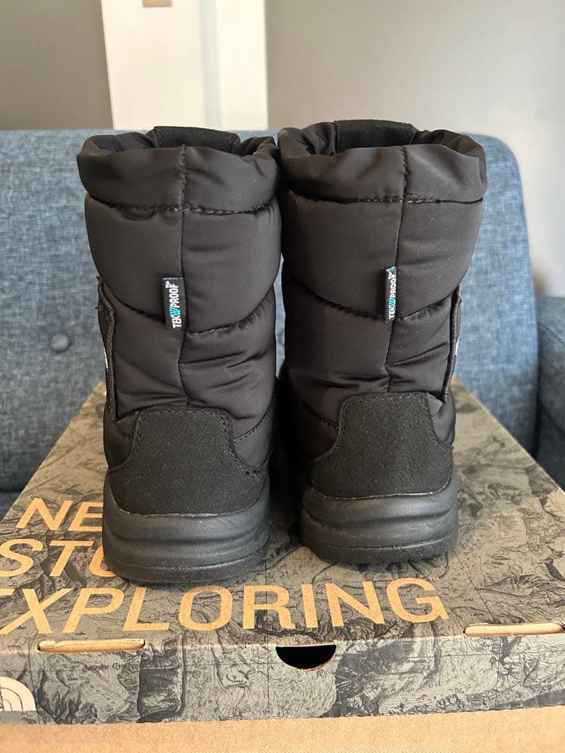 Nuptse Bootie WP VI Logo ヌプシ ブーティ 23cm