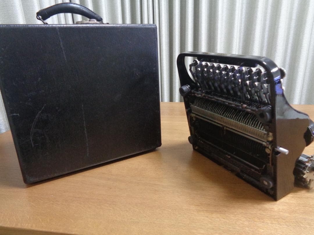 実働品　UNDERWOOD UNIVERSAL アンダーウッドタイプライター