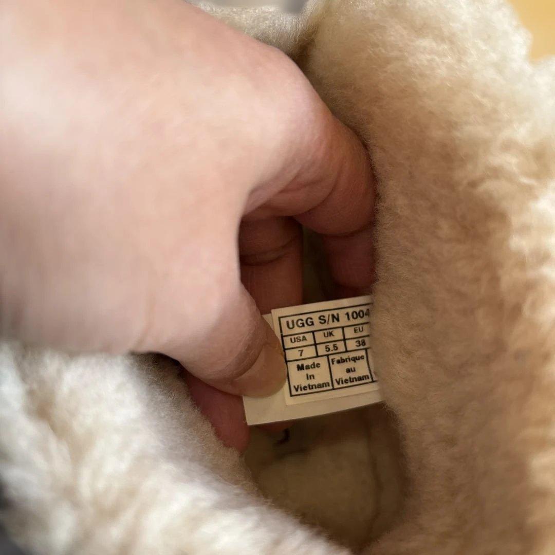 UGG アレーナ　24センチ