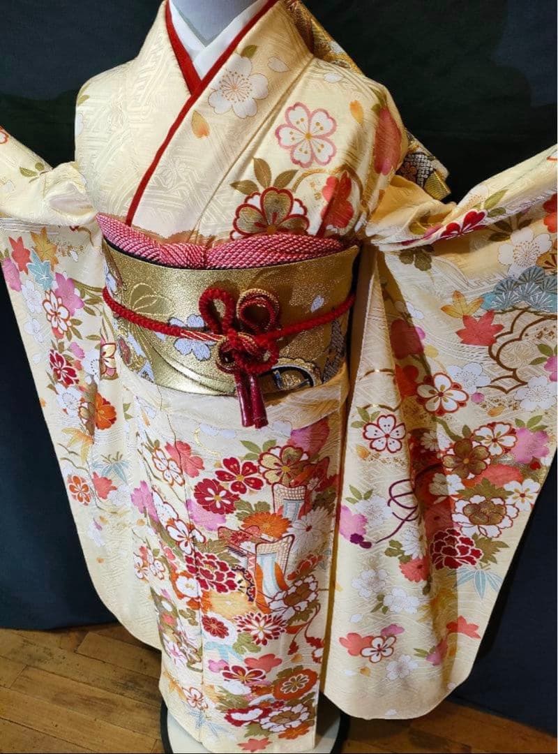 ピ*ー様 ‼️1万円以上お値下げ‼️ 振袖 クリーム色　薄黄色　花柄　古典柄　ゴ