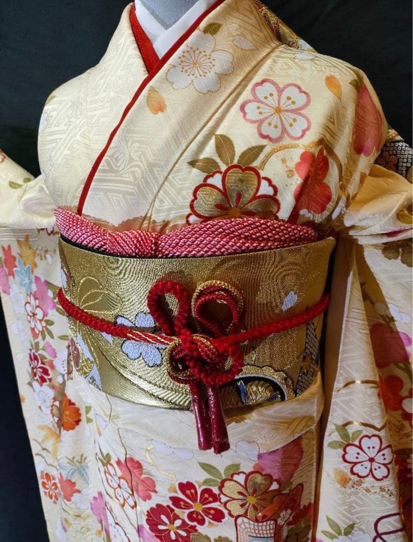 ピ*ー様 ‼️1万円以上お値下げ‼️ 振袖 クリーム色　薄黄色　花柄　古典柄　ゴ
