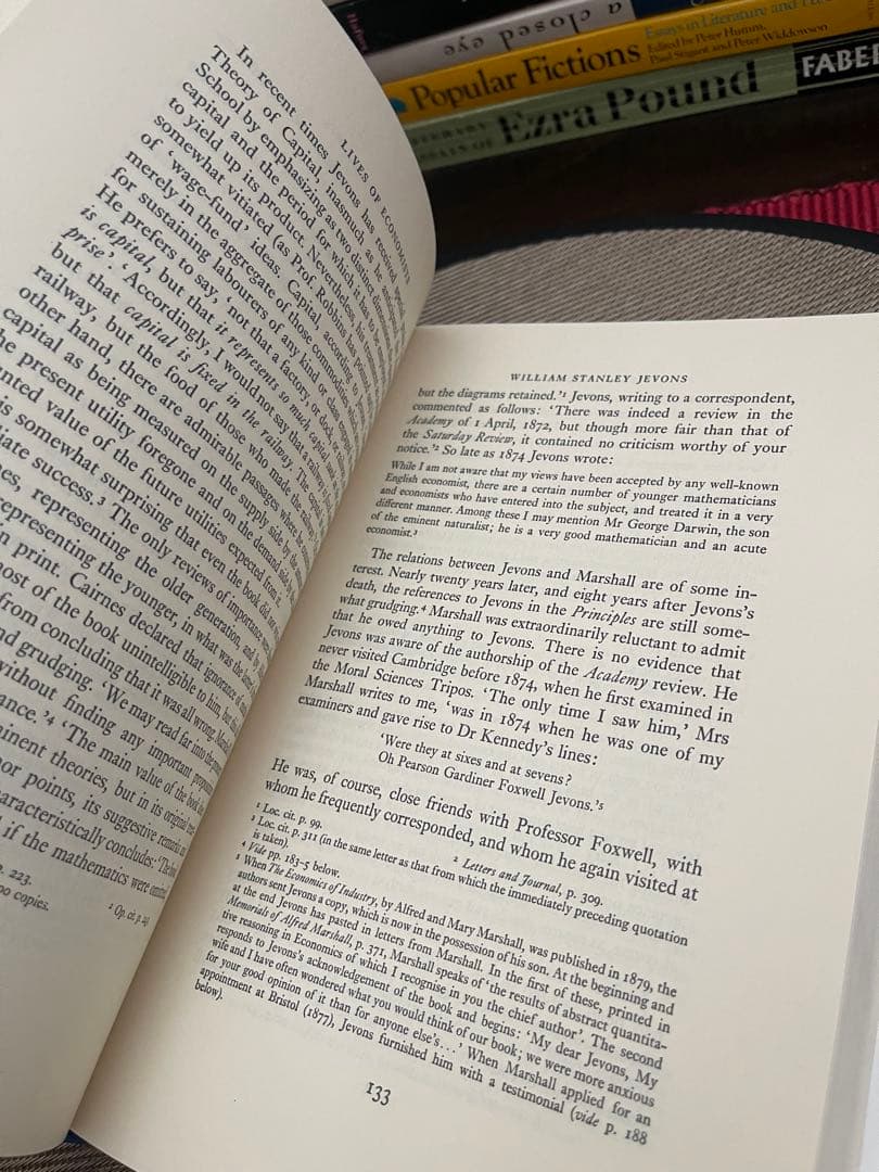 洋書 John Maynard Keynes Essays in Biography