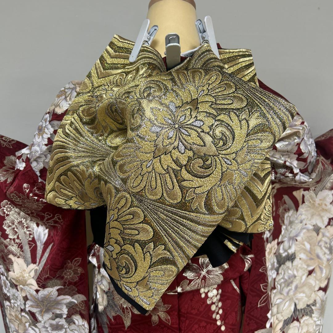 ゴージャス　エンジの牡丹に百合の金彩振袖フルセット