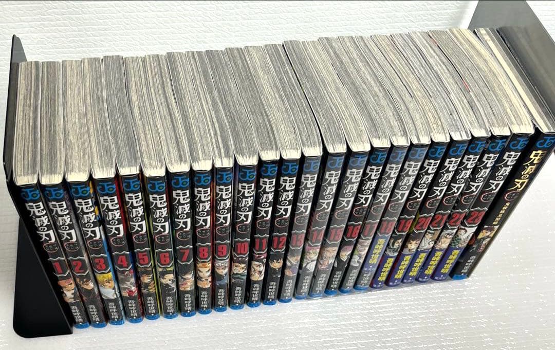 【全巻セット】鬼滅の刃 1～23巻＋鬼殺隊見聞録 美品・新品あり