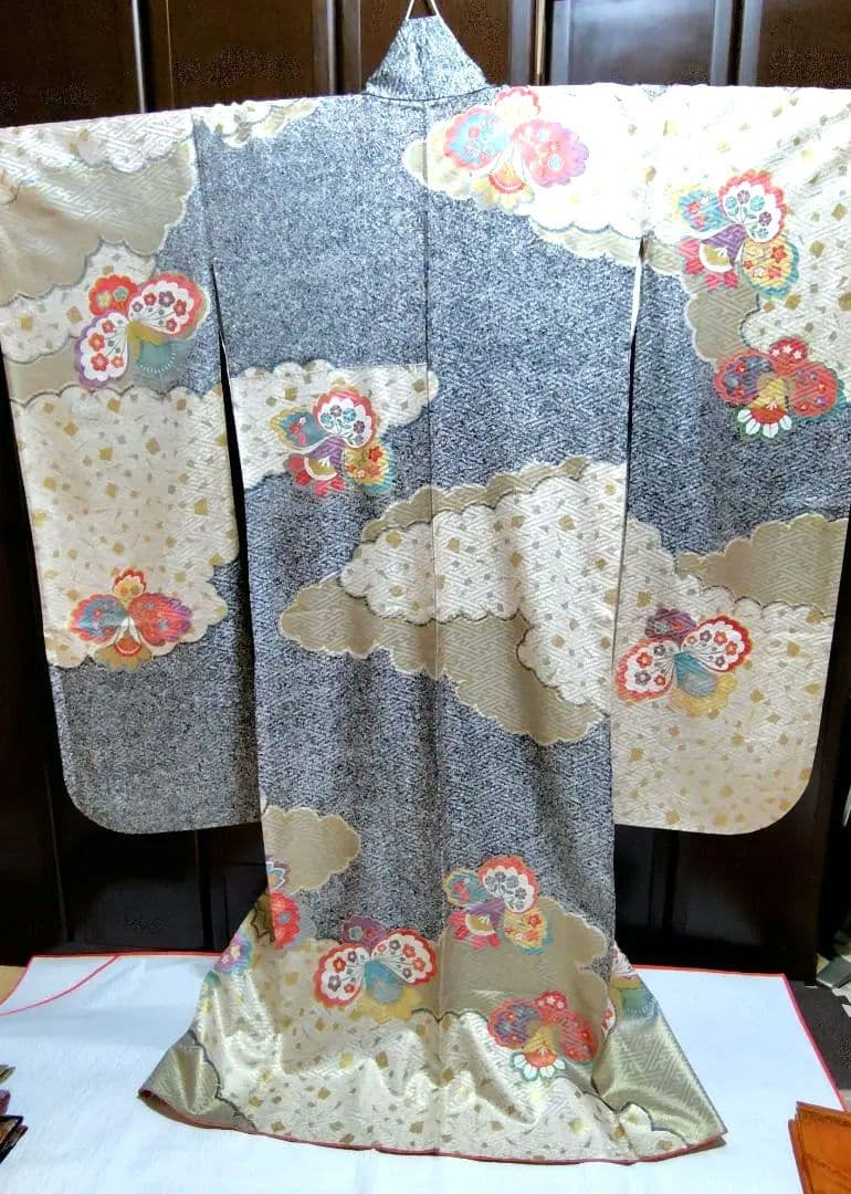 正絹　草花模様　お振袖 　美品