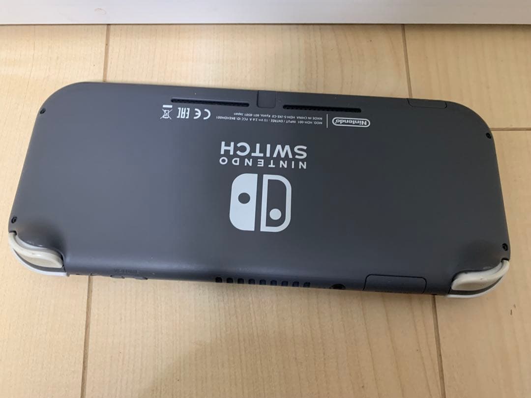 Switchライト本体　箱、充電器、SDカード付き