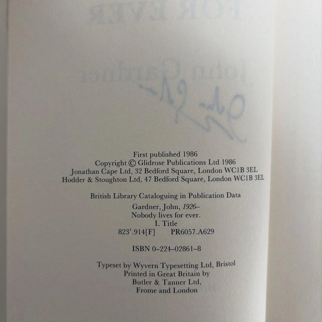 洋書 Nobody Lives For Ever SIGNED BY AUTHOR