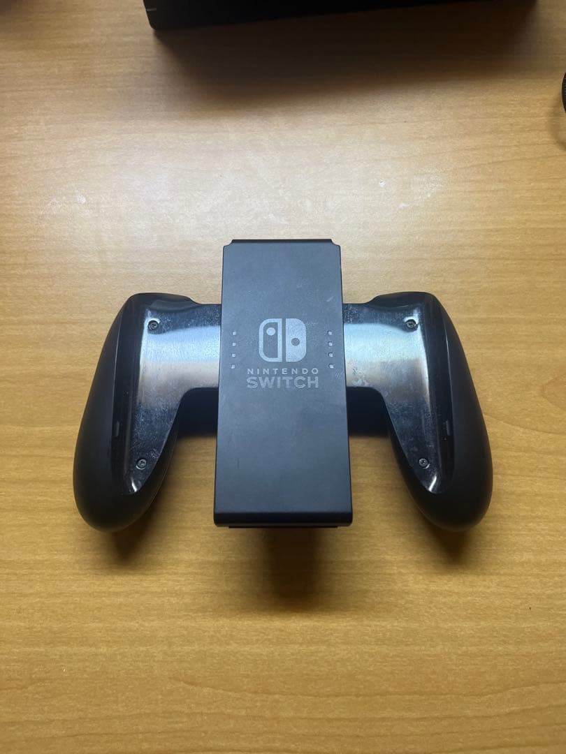 Nintendo Switch 本体 + Joy-Con グリップ