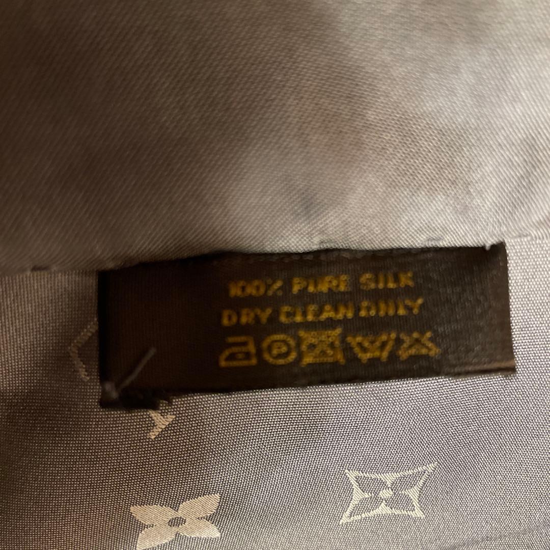 LOUIS VUITTON エシャルプ カプリ シルクストール シルバーグレー