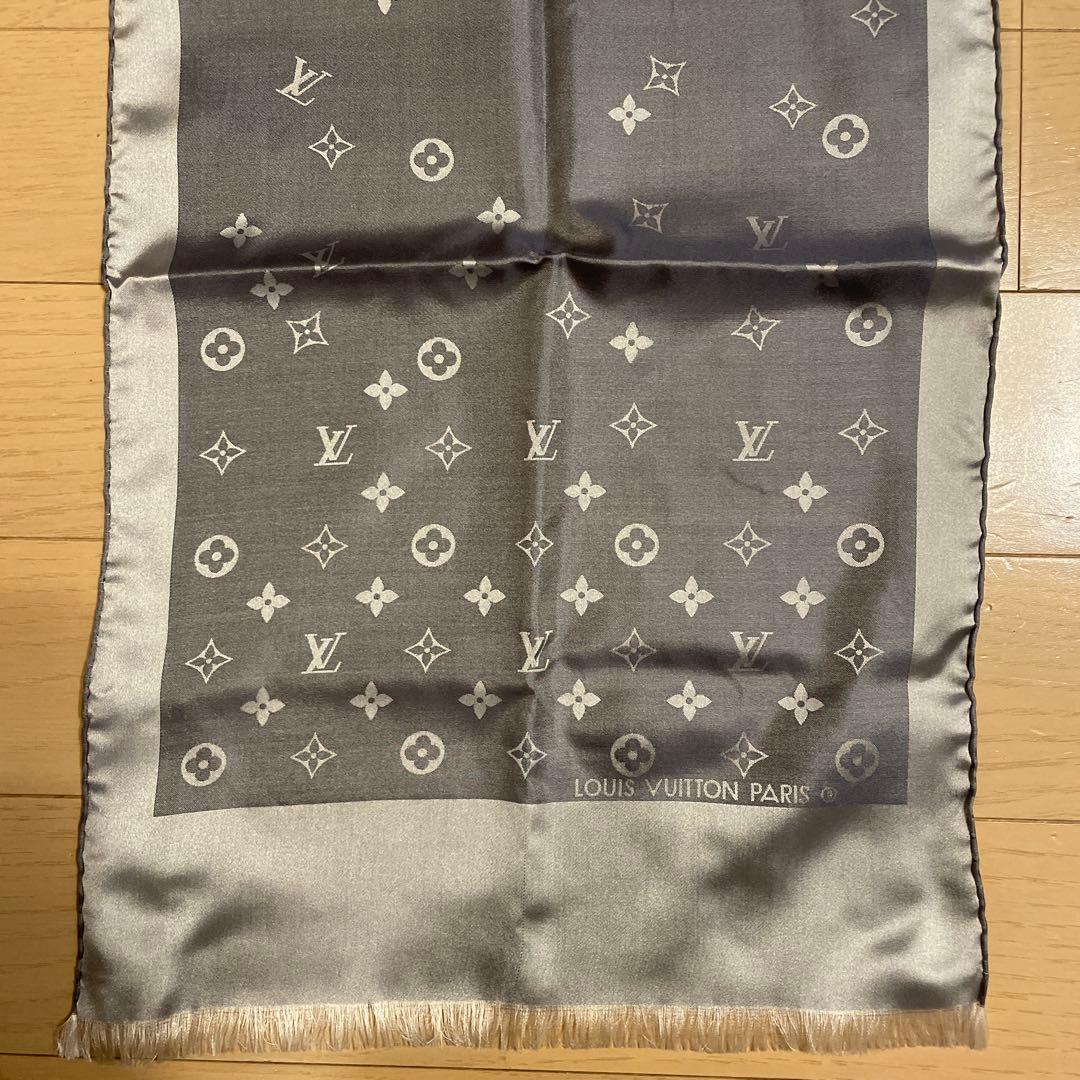 LOUIS VUITTON エシャルプ カプリ シルクストール シルバーグレー