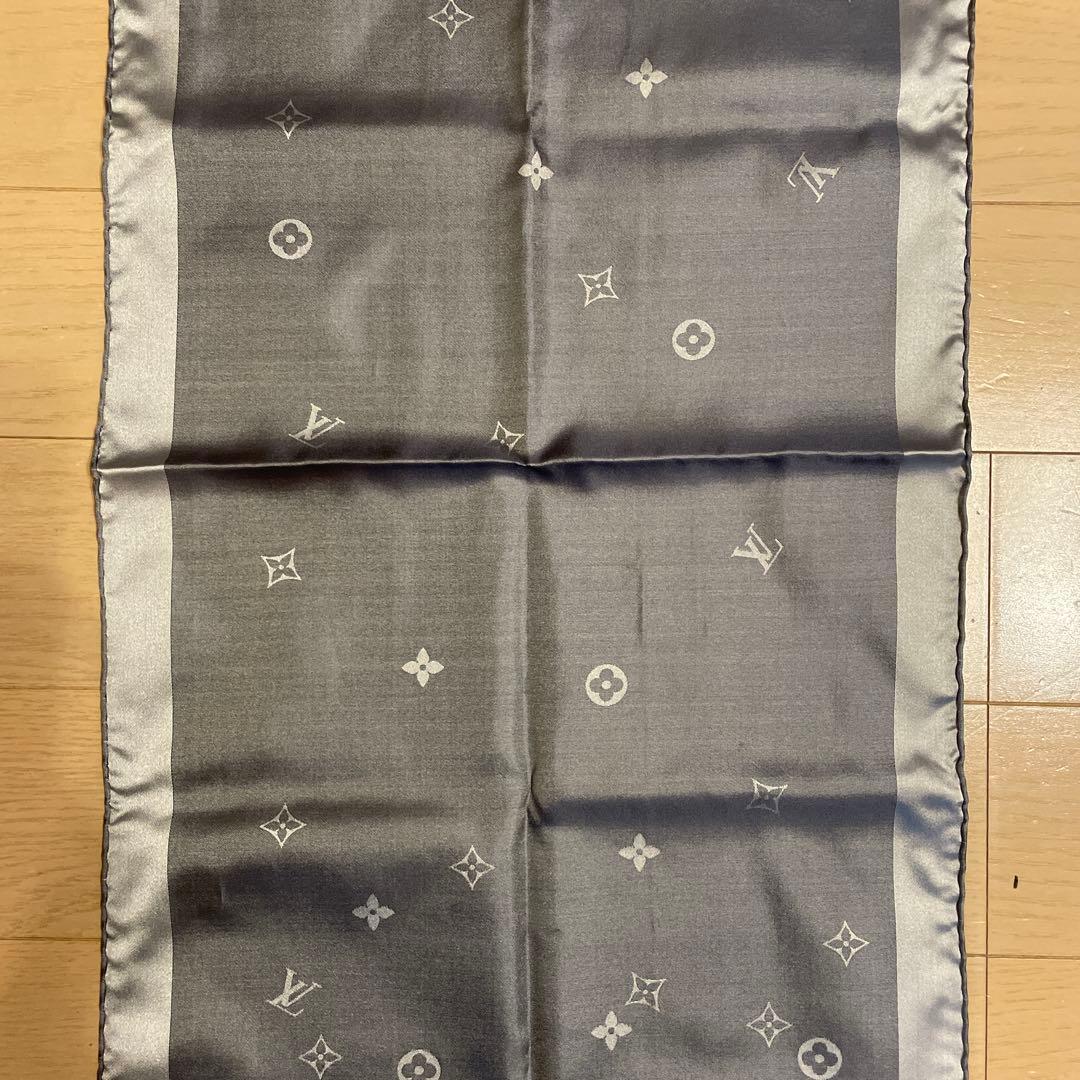 LOUIS VUITTON エシャルプ カプリ シルクストール シルバーグレー