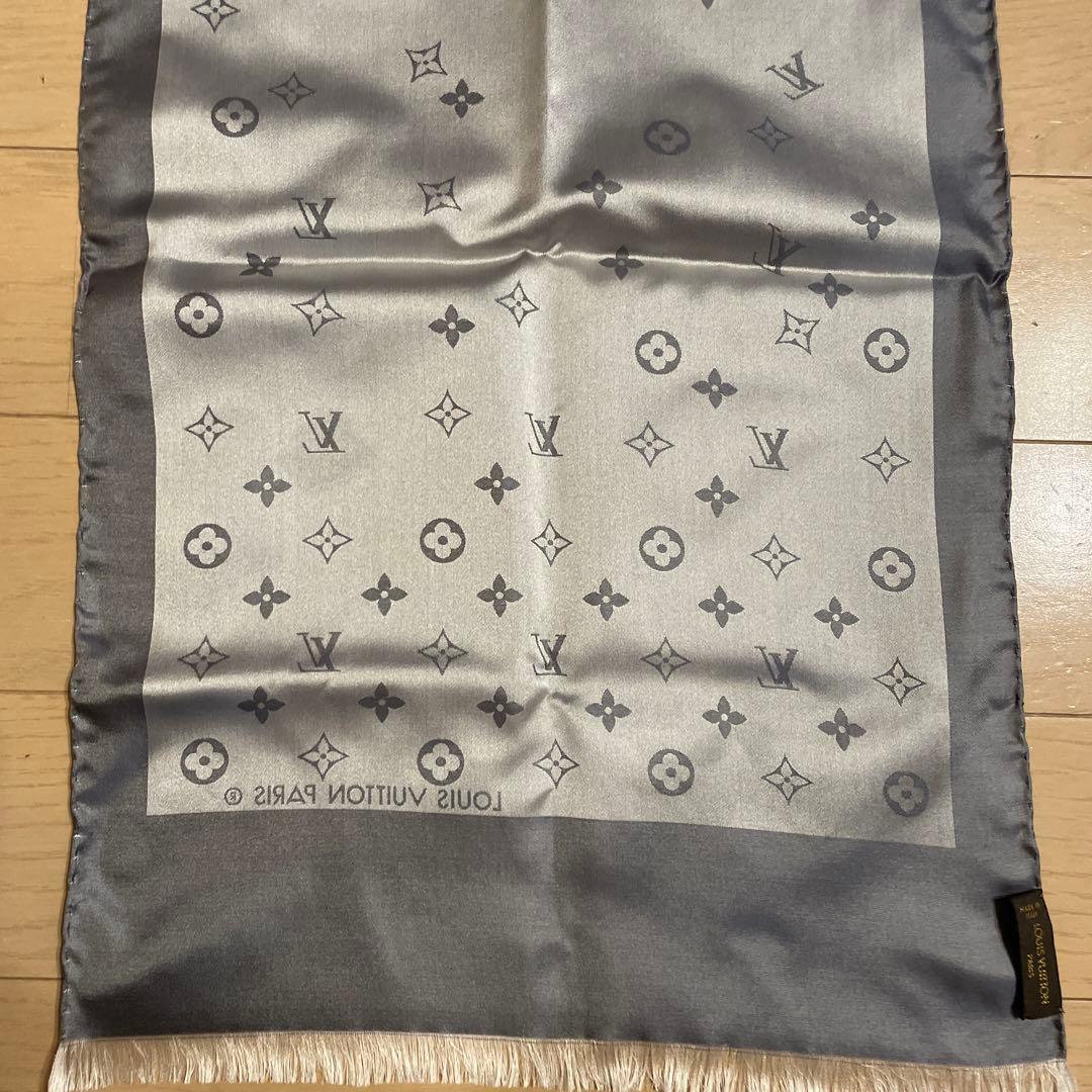 LOUIS VUITTON エシャルプ カプリ シルクストール シルバーグレー