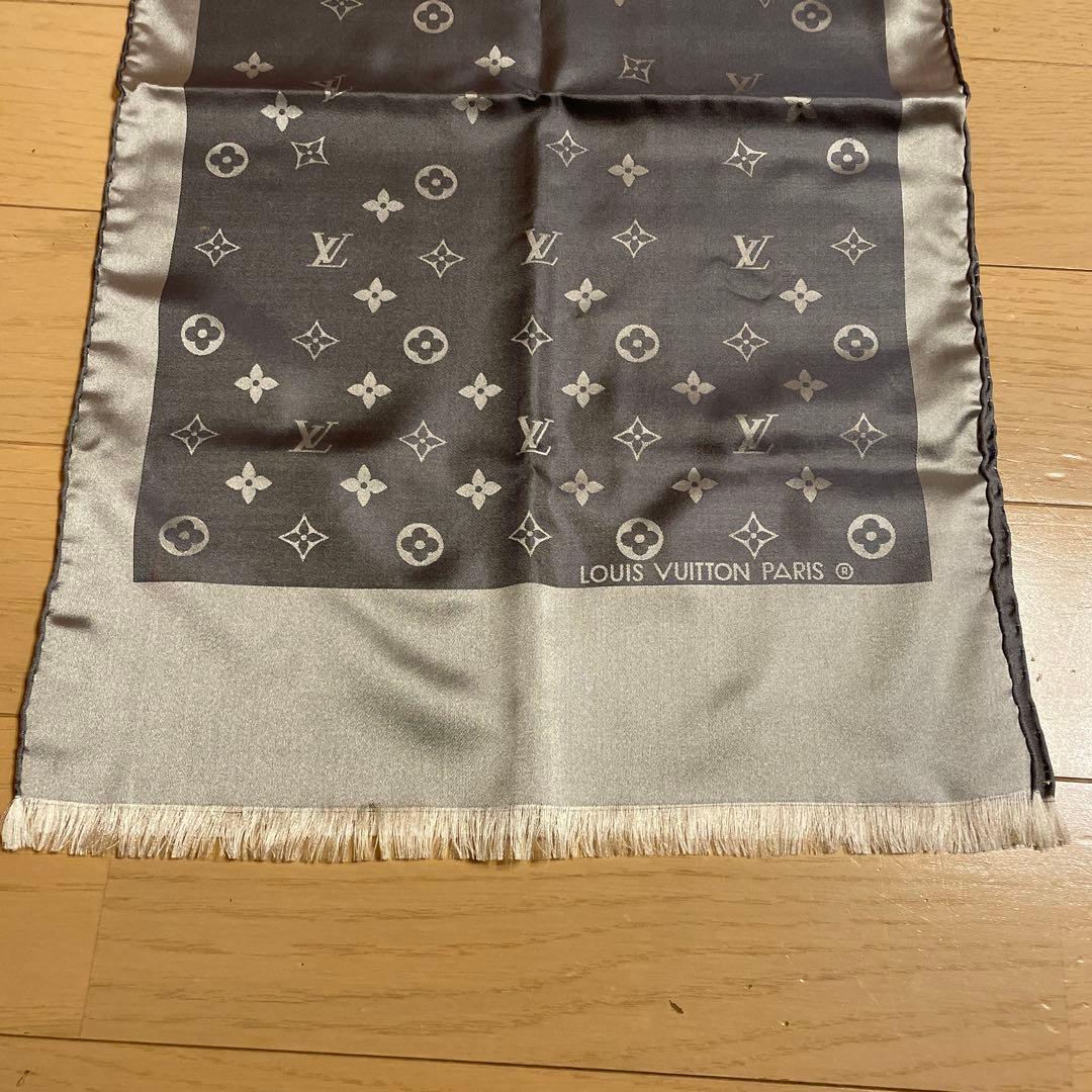 LOUIS VUITTON エシャルプ カプリ シルクストール シルバーグレー