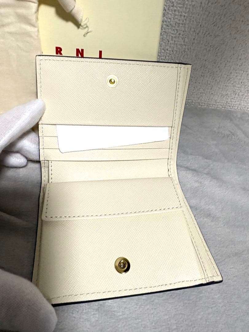 【未使用・付属品付】MARNI アイボリー 二つ折り財布