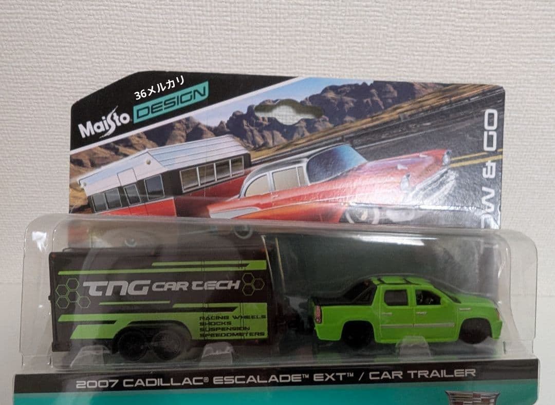 エスカレード＋トランスポート　1/64