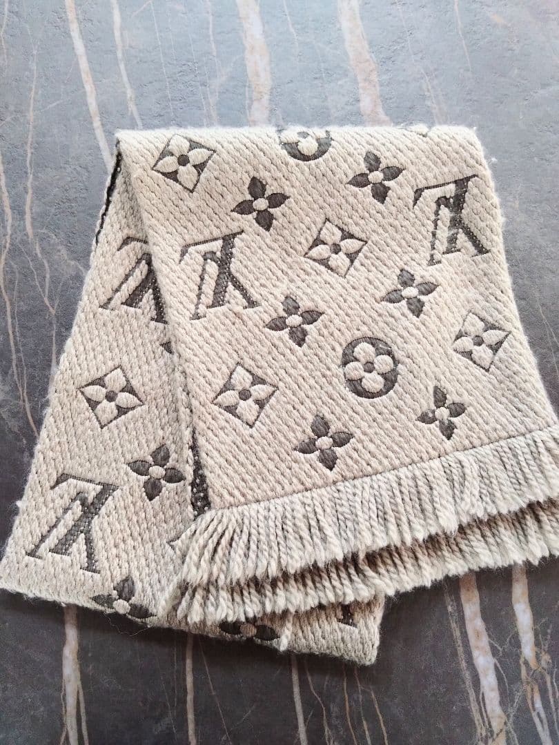 Louis Vuitton　ルイ・ヴィトン　マフラー　グレージュ　正規店購入