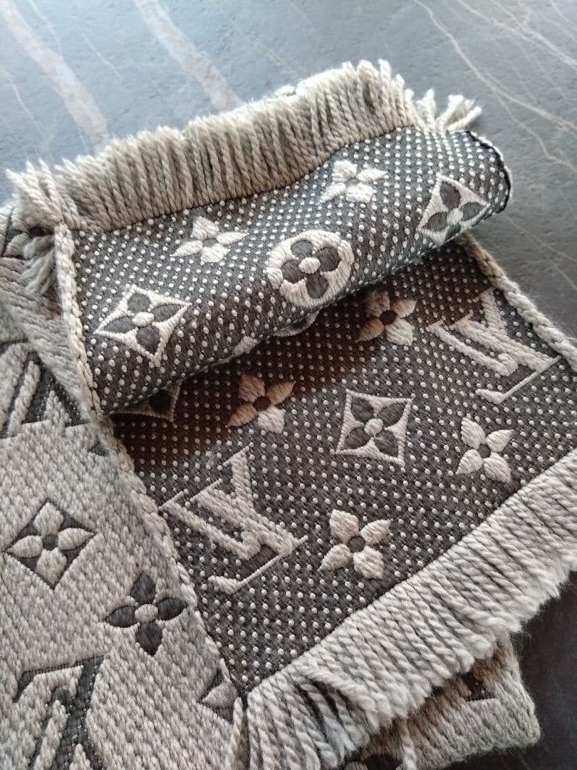 Louis Vuitton　ルイ・ヴィトン　マフラー　グレージュ　正規店購入