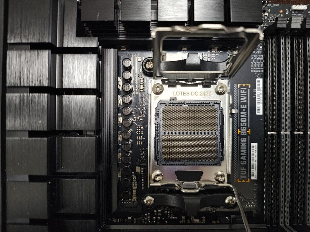 ASUS TUF GAMING B650M-E WIFI マザーボードおまけ付き