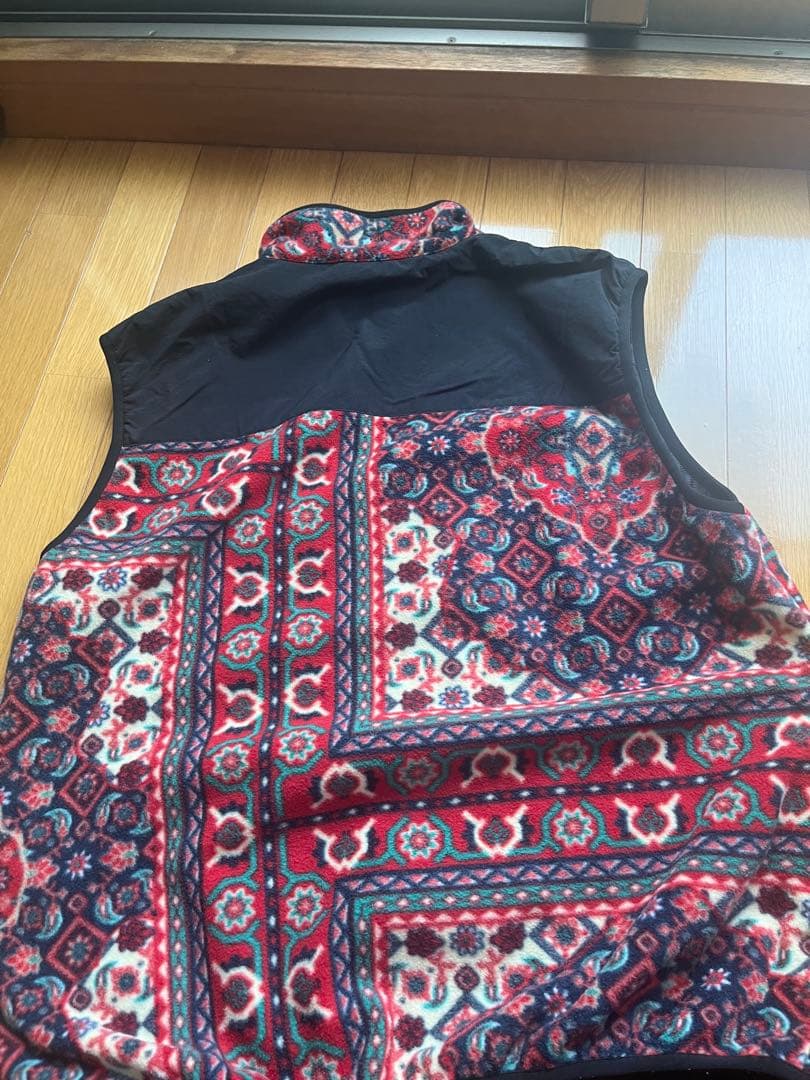 MOUNTAIN HARD WEAR 幾何学模様 ベスト