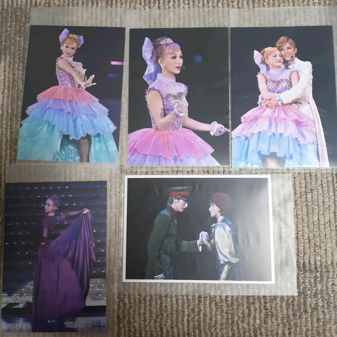 宝塚歌劇スチール写真：柚香光/TCA PRESS 24ヵ月号分/月星雪宙組チラシ