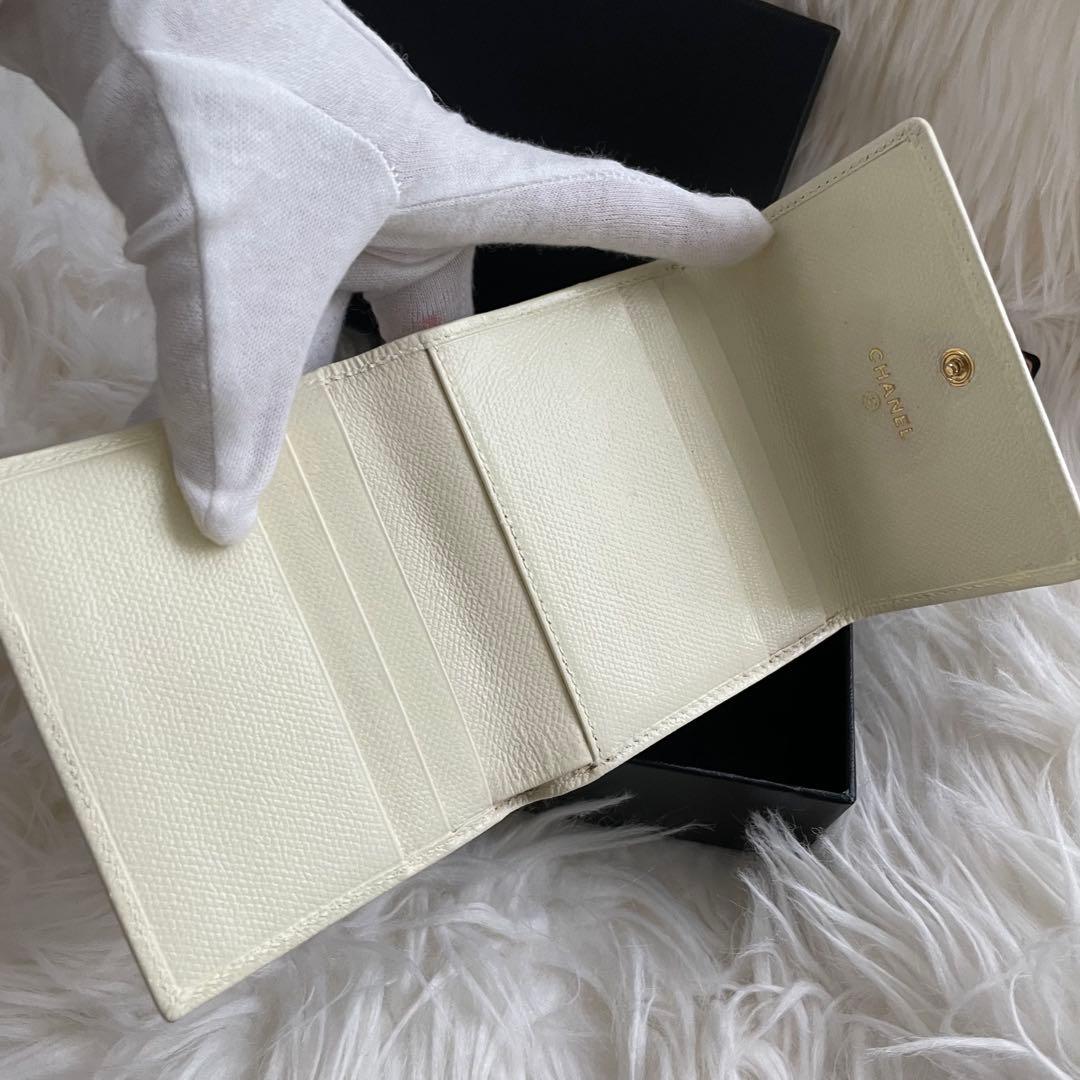 CHANEL シャネル 三つ折り 財布 ホワイト 白 ココボタン